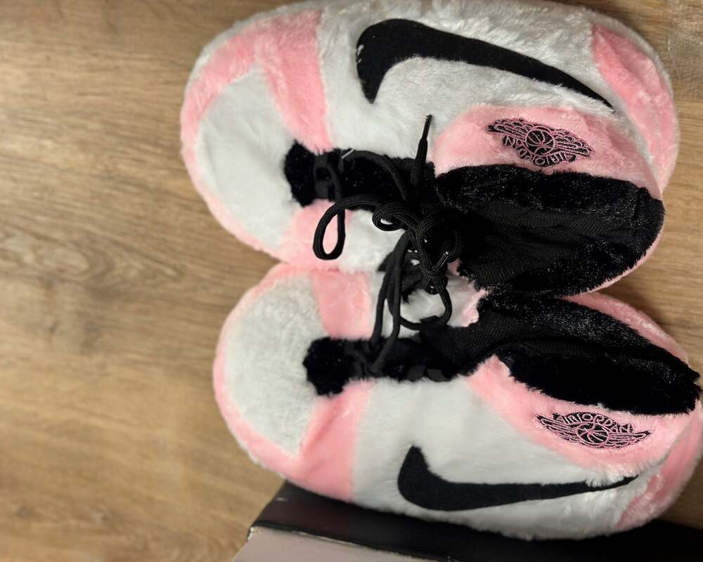 Slippers - Picture 3 of 4
